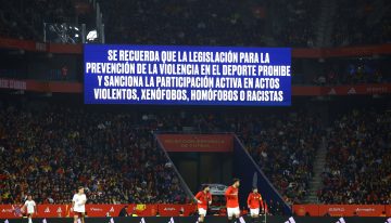 La FIFA abre un expediente a la RFEF por los cánticos racistas en Cornellà