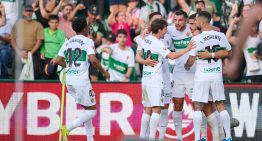 El Elche se oxigena y derrota a un Atlético de bolo veraniego