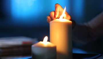 Un año después del apagón: lo básico que conviene tener en casa para no quedarte a oscuras