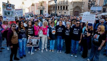 Víctimas de la dana, del cribado de mama de Sevilla y de residencias de Madrid se unen en una concentración en València