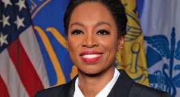 Trump pone a una veterana médica militar al frente de la agencia de prevención sanitaria en EE UU