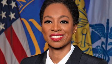 Trump pone a una veterana médica militar al frente de la agencia de prevención sanitaria en EE UU