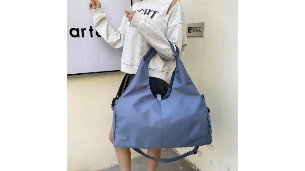 Está disponible en varios colores.