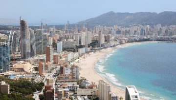 Heridas siete personas al derrumbarse parte del techo de un hotel en Benidorm