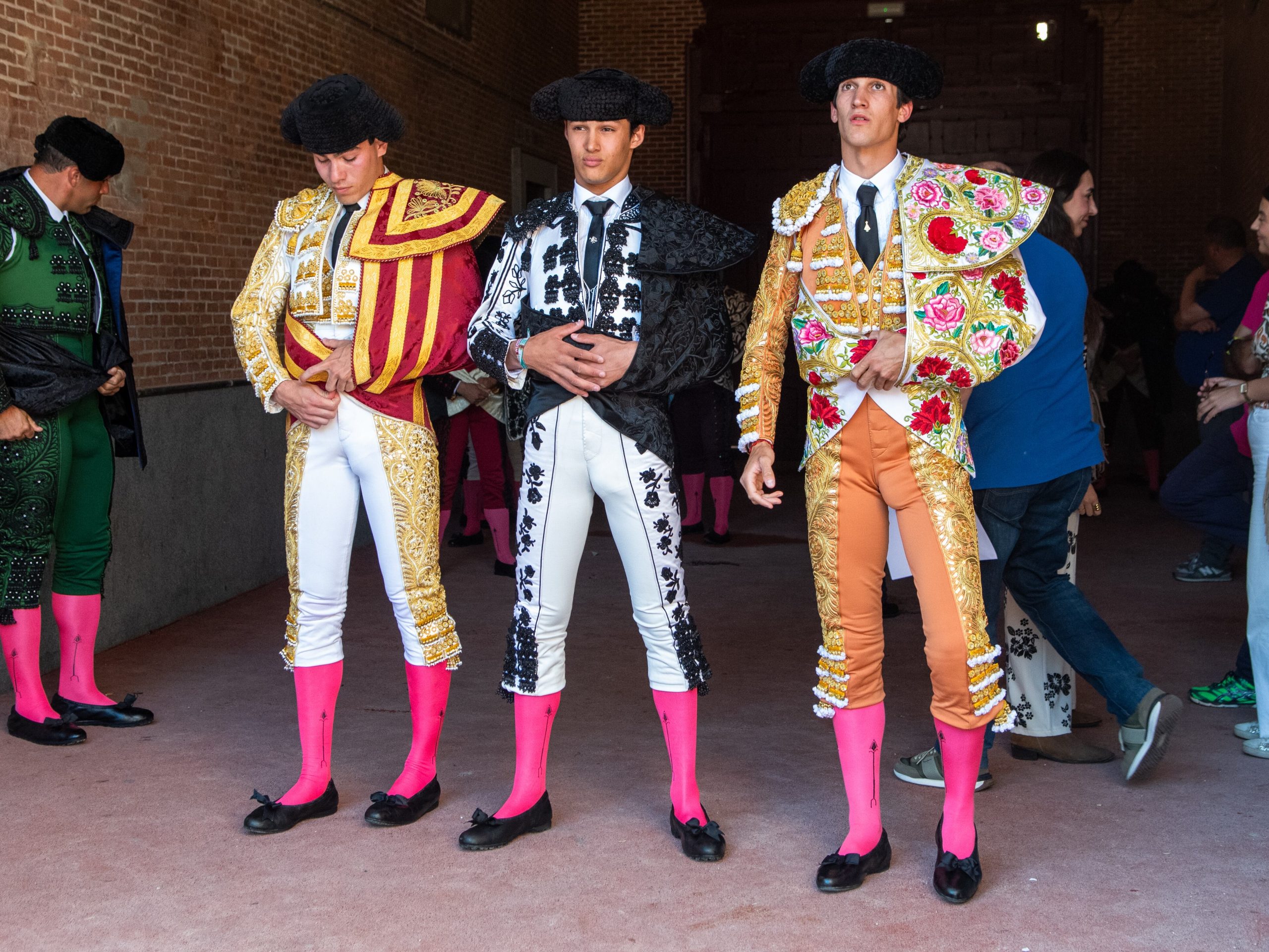 La terna de novilleros de este domingo en Las Ventas: de izquierda a derecha, Cid de María, Tomás Bastos y El Mella.