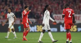 Nadar para morir en una tarjeta roja