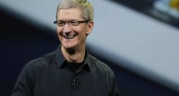 ¿De cuánto es la fortuna de Tim Cook, el CEO que deja Apple tras 15 años al frente de la empresa?
