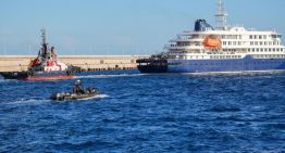 El crucero del hantavirus llega al puerto de Rotterdam, donde cumplirán cuarentena sus 27 ocupantes
