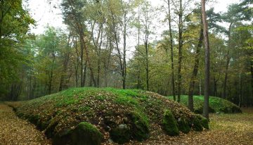 Unos arqueólogos han dado con algo insólito mientras inspeccionaban tierras de cultivo: túmulos funerarios de hace 5.000 años