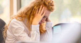 Ese largo suspiro tras una bronca en el trabajo no es falta de aire: es tu amígdala «hipertrofiada» reseteando tu cerebro