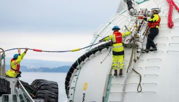 Miden 85 metros, no tienen anclas y están conectados a Starlink: los gigantescos «Roombas» marinos que quieren salvar a la IA del apagón