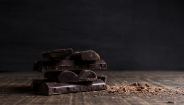 El problema de comer chocolate a las 11 de la noche no son las calorías, es lo que le hace al sueño