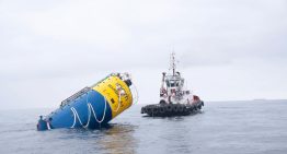 Doce años de trabajo, tres inviernos en el mar y una boya de 42 metros: así es el proyecto vasco que quiere convertir las olas en electricidad barata