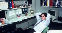 «90 horas a la semana y me encanta». Los trabajadores de Apple celebraban algo que la generación Z considera tóxico