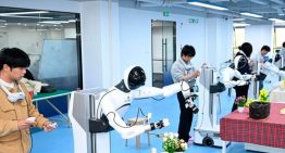 Algunos robots humanoides chinos ya van a la “escuela”: la misión es enseñarles a trabajar en la vida real
