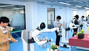 Algunos robots humanoides chinos ya van a la “escuela”: la misión es enseñarles a trabajar en la vida real