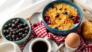 ¿Desayunar nada más despertar o esperar un par de horas? Esto es lo que dice la ciencia sobre el momento perfecto
