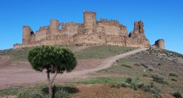 Durante siglos España brilló por sus castillos. Hoy no sabemos exactamente cuántos hay y tenemos miles cada vez más ruinosos