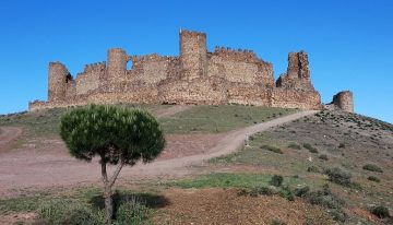 Durante siglos España brilló por sus castillos. Hoy no sabemos exactamente cuántos hay y tenemos miles cada vez más ruinosos