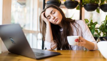 Dormir poco y vivir con ansiedad tiene un precio crónico: por qué la tensión alta se está disparando antes de los 30