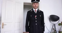 Un oficial nazi lleva dos horas vigilándote mientras estudias, y tiene cinco millones de visitas en Youtube