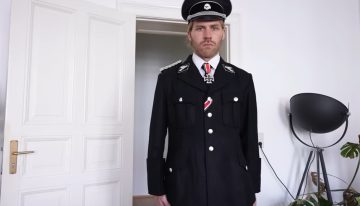 Un oficial nazi lleva dos horas vigilándote mientras estudias, y tiene cinco millones de visitas en Youtube