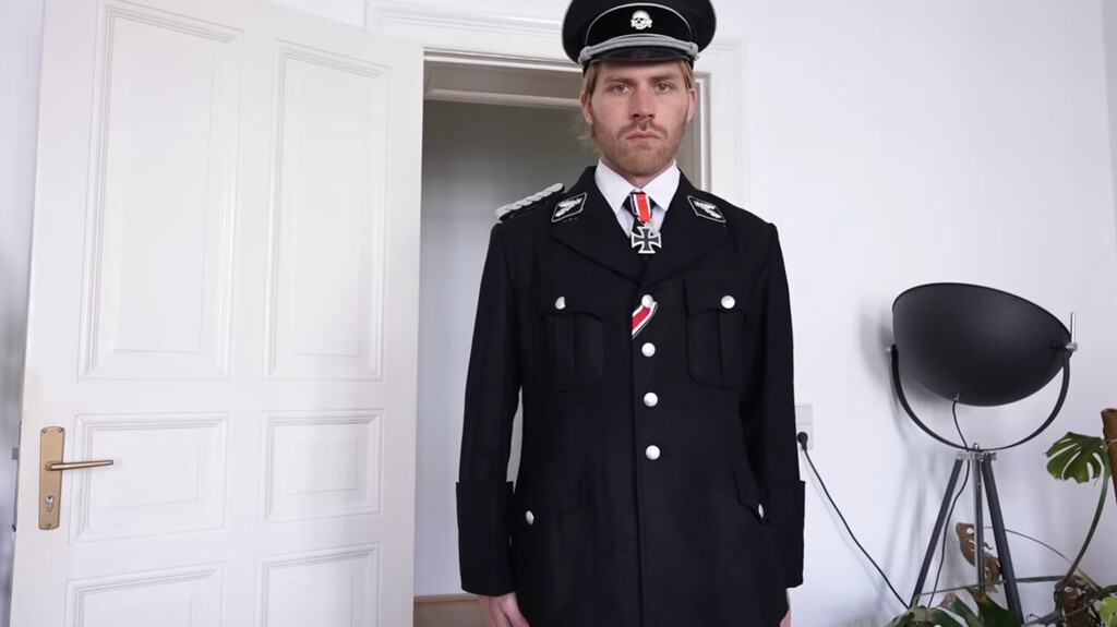 Un oficial nazi lleva dos horas vigilándote mientras estudias, y tiene cinco millones de visitas en Youtube 