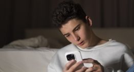 Los jóvenes ya no fuman o beben alcohol, tienen otra adicción: el uso compulsivo de internet