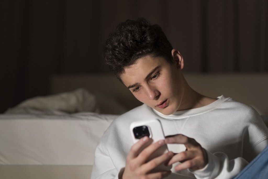 Los jóvenes ya no fuman o beben alcohol, tienen otra adicción: el uso compulsivo de internet 