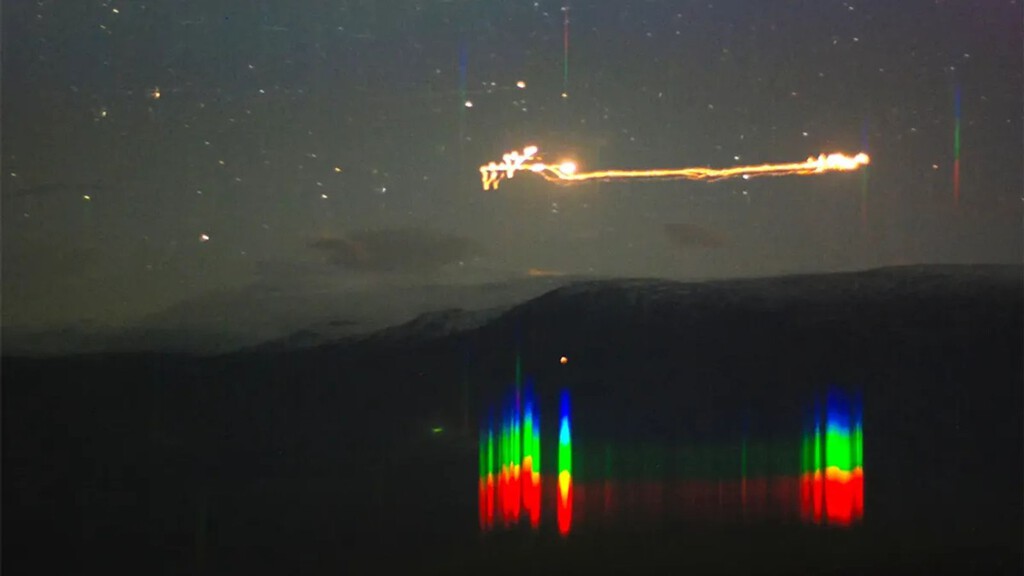 Este valle noruego tiene rocas a cada lado del río que actúan como una pila gigante. Puede que eso explique sus luces fantasma  