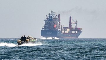 EEUU tiene un plan para liberar a los 1.000 barcos atrapados en Ormuz: guiarlos hasta la salida uno a uno… con una sorpresa