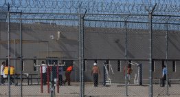 La Fiscalía de California denuncia que en centros del ICE desnudan a los migrantes y los castigan excesivamente