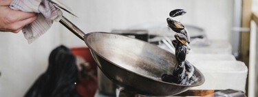 Quien tiene una sartén de acero en casa, tiene un tesoro. Siempre que aprenda a utilizarla correctamente, claro