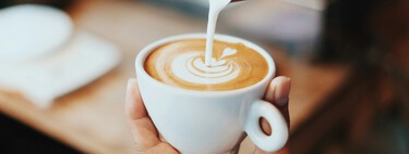 Tomarse una taza de café nada más levantarse parece una buenísima idea. La ciencia tiene algo que decir al respecto