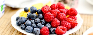 Comer frutos rojos o chocolate puede hacer que tengas mejor memoria a largo plazo. Esto dice la ciencia al respecto