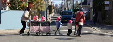 Japón lleva años sumido en una hecatombe demográfica. Ahora ya sabe el precio para salir de ella: bebés extranjeros