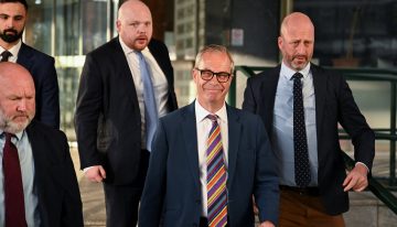 Los primeros resultados de las elecciones municipales de Inglaterra apuntan al auge de la ultraderecha de Farage