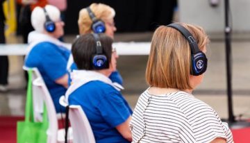 La inteligencia artificial y la robótica se abren paso en los cuidados de personas mayores: de duchas inteligentes a váteres que facilitan la higiene