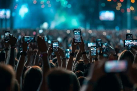 Moviles Grabando En Un Concierto