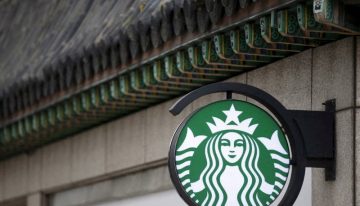 El espinoso anuncio de Starbucks en Corea que evoca la represión militar de 1980 y ha llevado al despido de su director