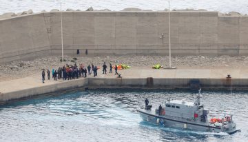 Israel desembarca en Grecia a 168 detenidos de la flotilla con ayuda a Gaza y retiene a dos para interrogarlos en su territorio