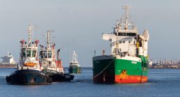 La Guardia Civil intercepta en alta mar un carguero con un gigantesco alijo de cocaína