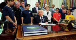 Trump pone en pausa la misión para guiar a buques mercantes en Ormuz