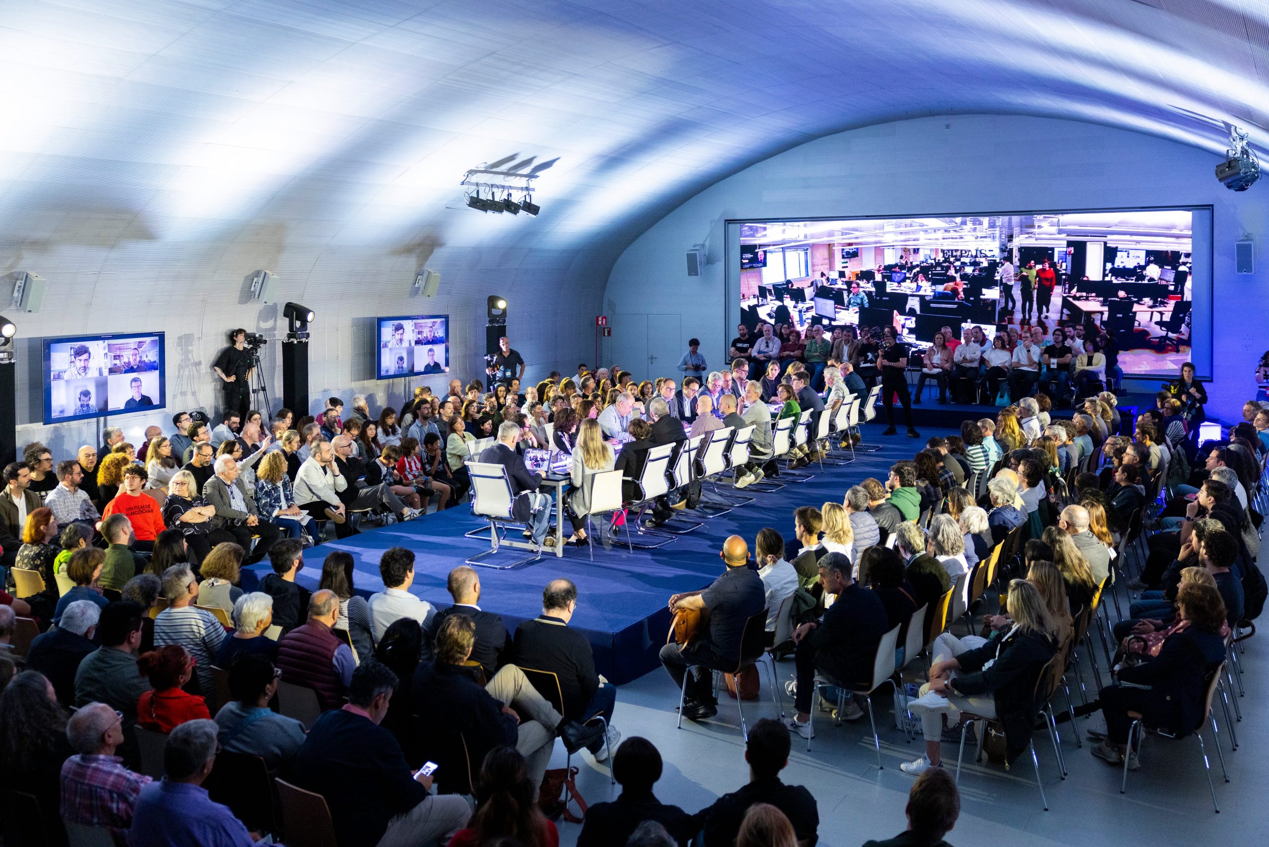 Reunión de primera de EL PAÍS, celebrada este sábado en el Festival por el 50 aniversario del diario. 