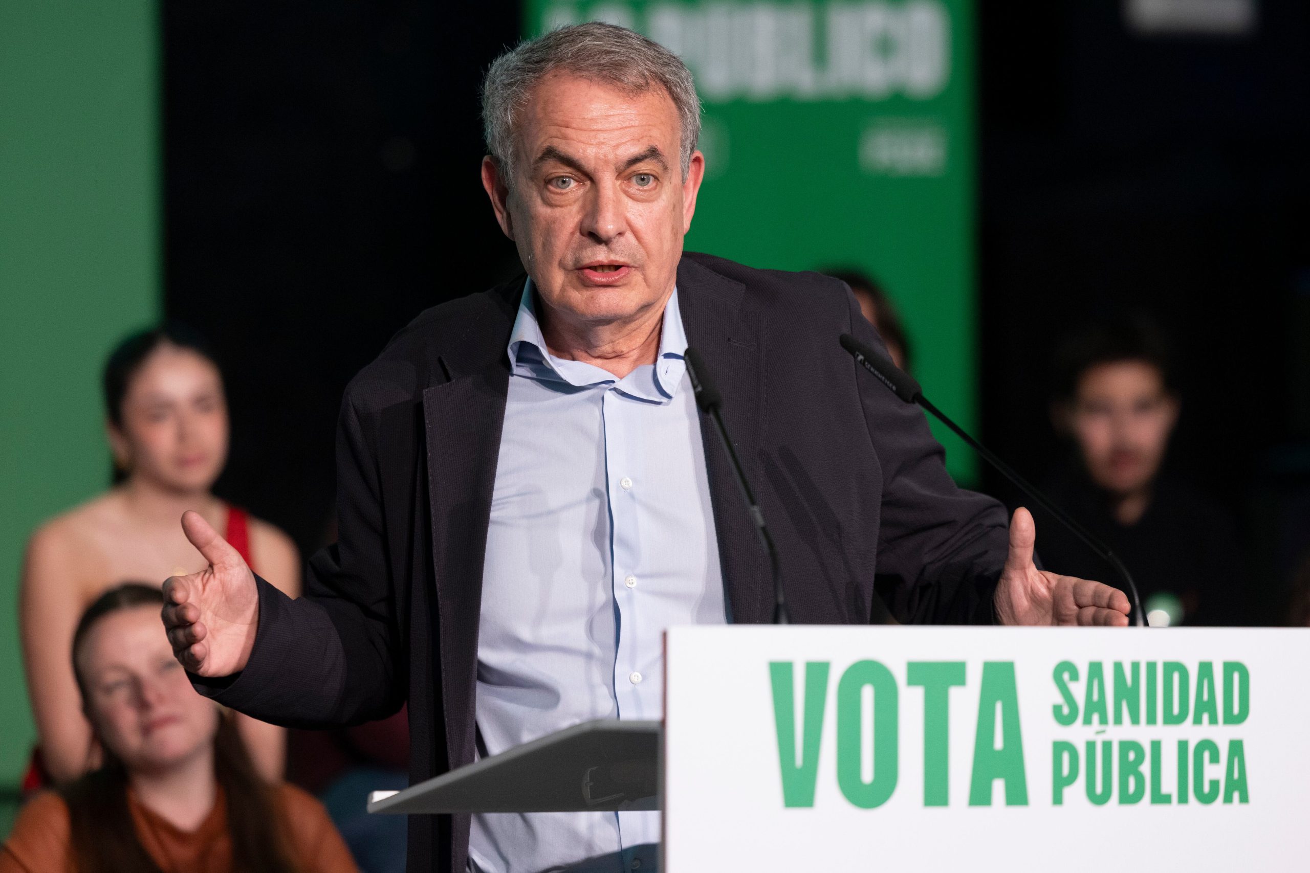 El expresidente del Gobierno de España José Luis Rodríguez Zapatero durante un acto electoral del PSOE en Cádiz