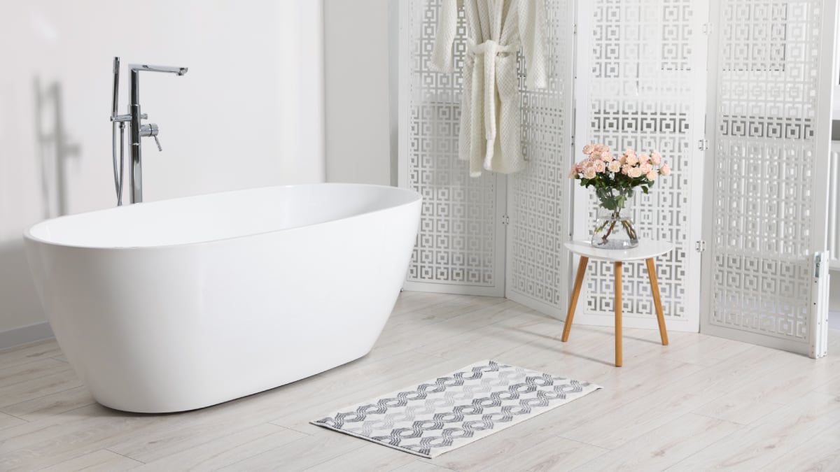 ¿Qué es y para qué sirve una alfombra de diatomita en el baño? Fichamos la más vendida de Amazon en 18 colores.