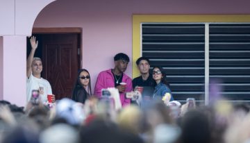 Lamine Yamal, Marc Giró y varios jugadores del Barça visitan la casita de Bad Bunny en el primer concierto en Barcelona