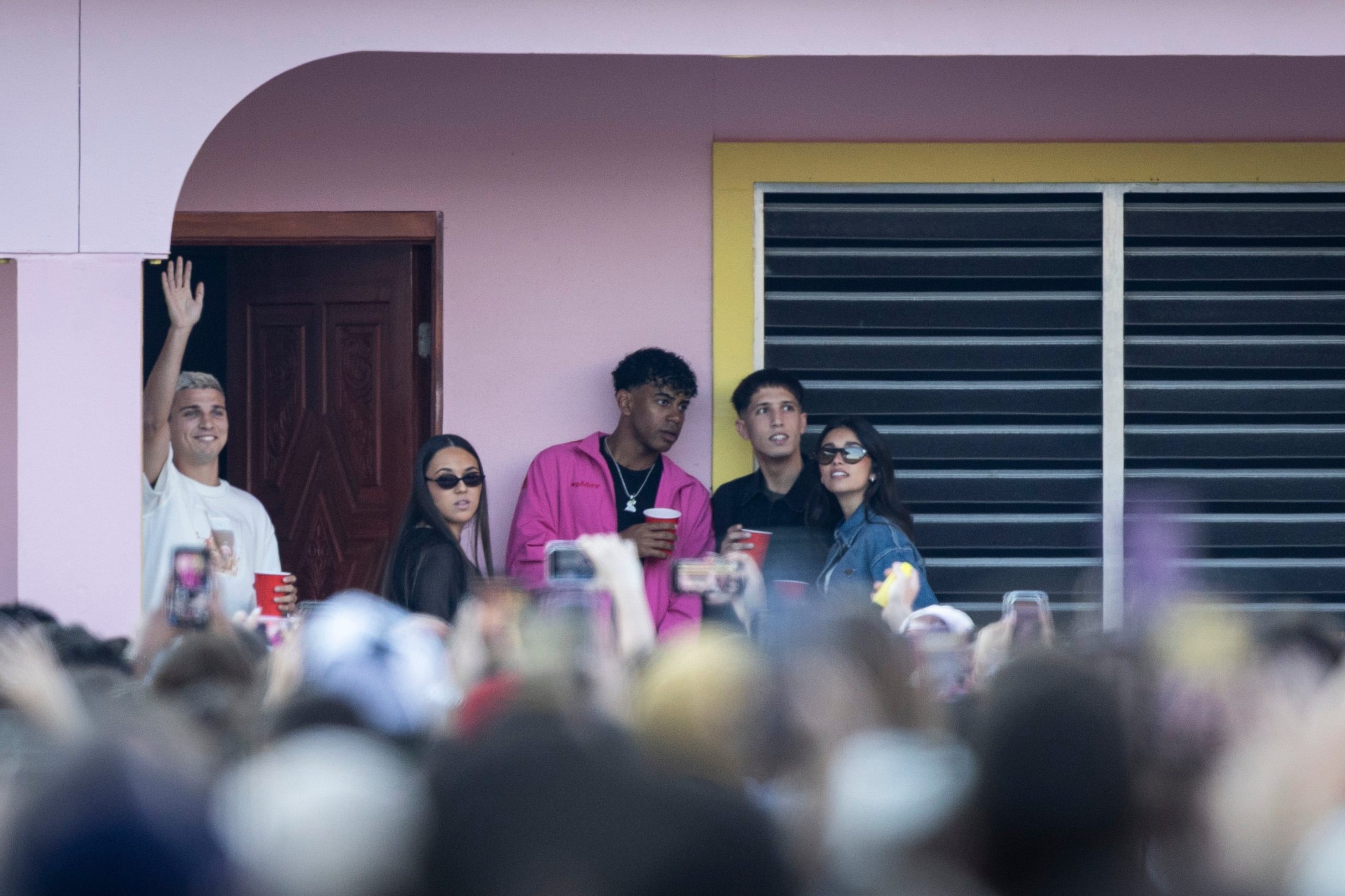 En la imagen Lamine Yamal en la Casita durante el concierto de Bad Bunny.