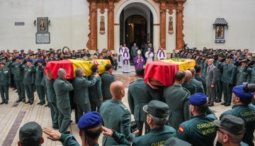 Un centenar de guardias civiles despiden en Huelva a los dos compañeros muertos este viernes mientras perseguían una narcolancha