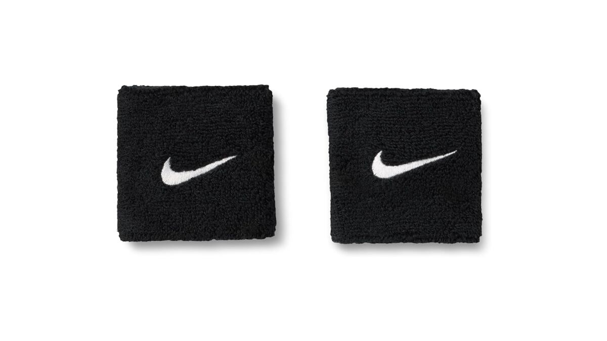 Muñequeras de Nike negras.